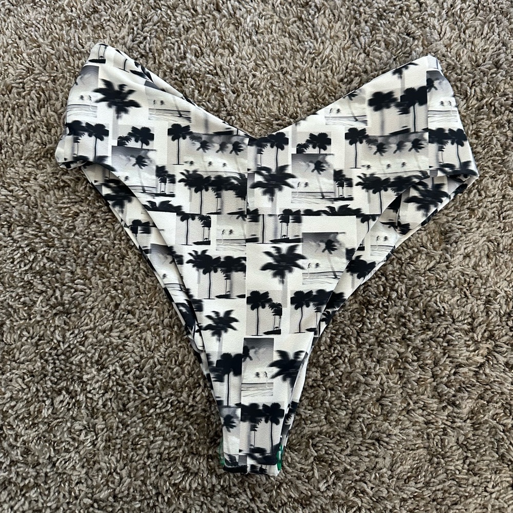 Skatie Melly Bottom (Size Medium) in Rosarito